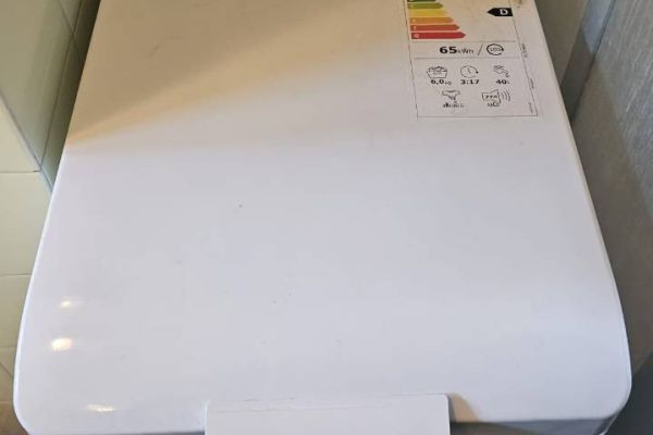 platzsparende neuwertige Waschmaschine