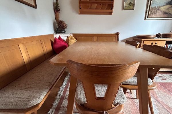 Tisch mit Eckbank