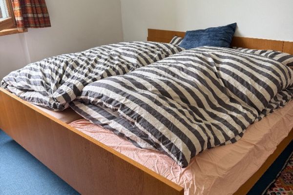 Zwei Betten 2m breit abzugeben