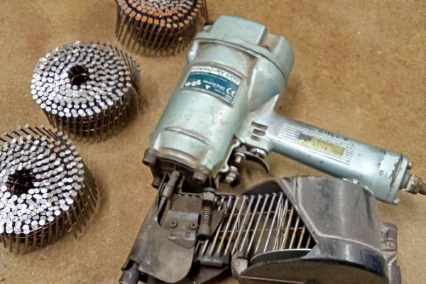 Hitachi Druckluft Nagelpistole