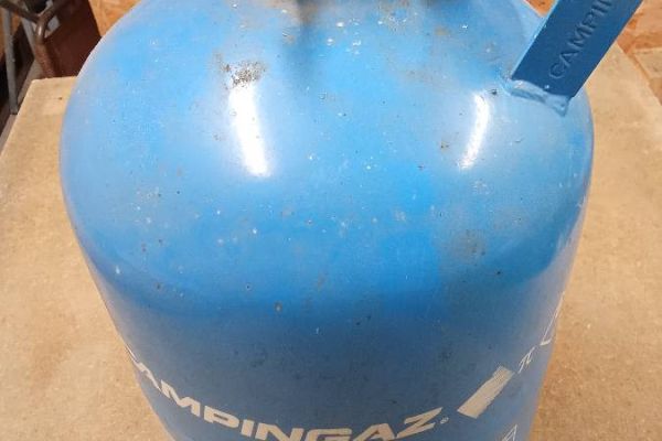 Campinggasflasche mit Ventil