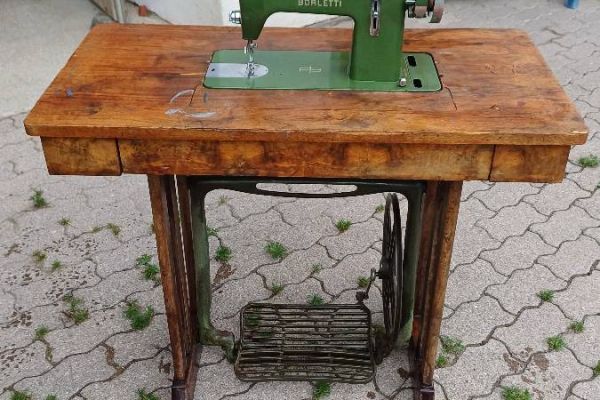 Alte antike Nähmaschine Borletti