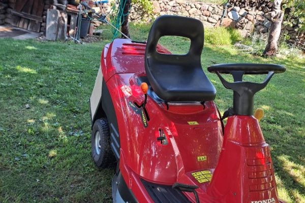 Aufsitzmäher Honda Rider HF 1211 HE — TOP-Zustand