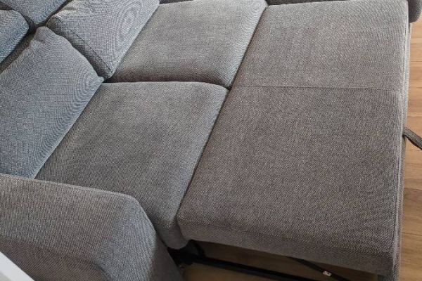 Neuwertiger Divan mit Bettauszug