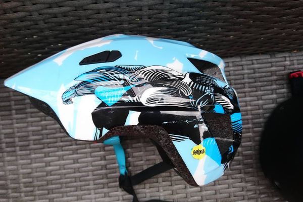 Cube Fahrrad Helm für Kinder mit Blinker