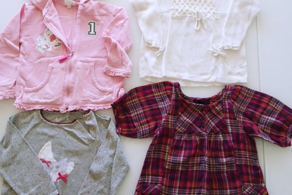 Viele Kleidungsstücke für Baby / Kleinkind