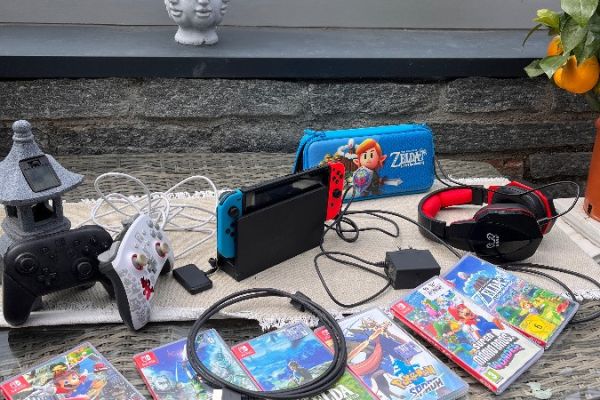 Nintendo Switch mit viel Zubehör (Sammlerzustand)
