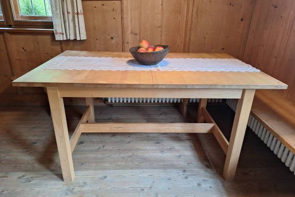 Esstisch aus Holz