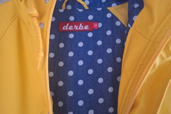 Neuwertige TRAVEL - Regenjacke | Marke Derbe