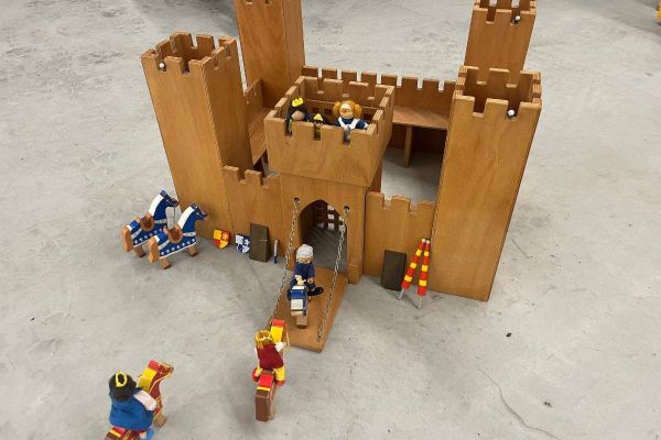 Ritterburg Zugbrücke Holz Handarbeit mit Figuren