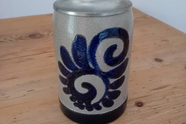 Steingutkrug