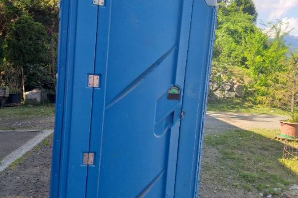 Neue Baustellen-Toilette