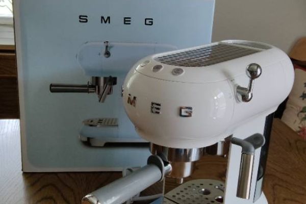 SMEG Espressomaschine Siebträger; weiß neuwertig