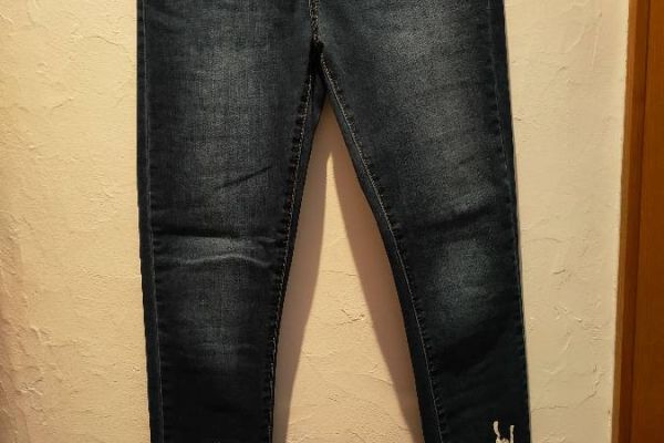 Jeans con ricamo