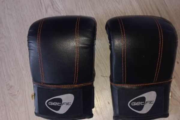 Boxsack mit Handschuhen