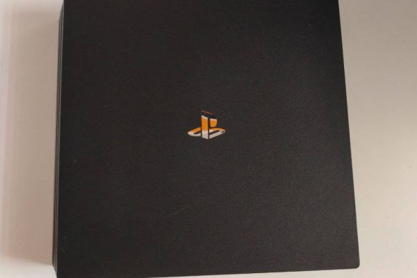 PlayStation 4 Pro 1TB+Controller Nero+Alimentatore+2 Giochi - 249€