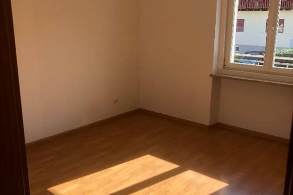 4-Zimmer-Wohnung in Eppan, teilmöbliert, zu vermieten