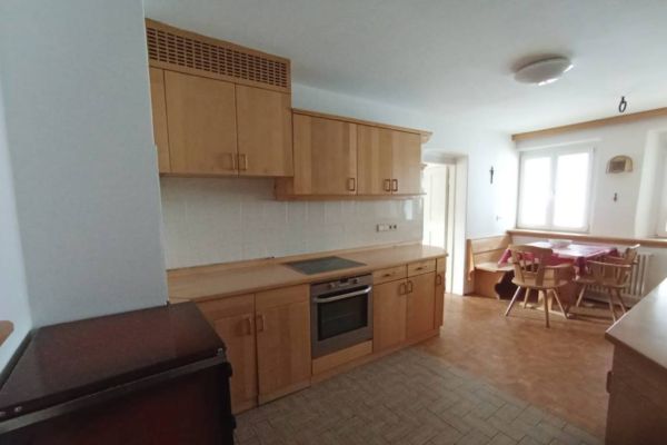 4-Zimmer-Wohnung in Girlan, teilmöbliert, zu vermieten