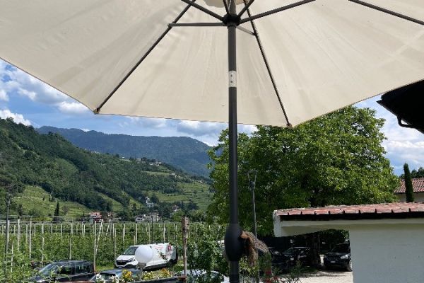 Sonnenschirm mit Kurbel