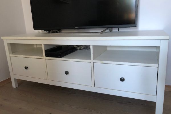 Fernsehunterschrank