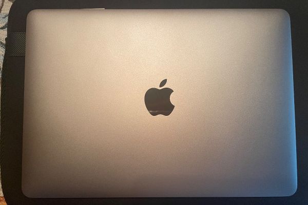 Apple Mac Book defekt! ( 3x benützt!)