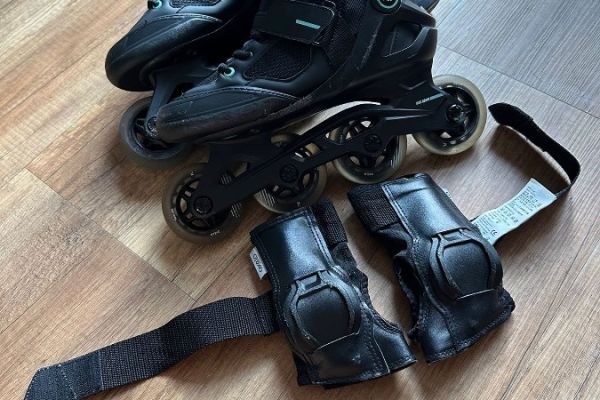 ⛸ Inline Skates EU 37 – Nero – Come Nuovi + Protezioni!