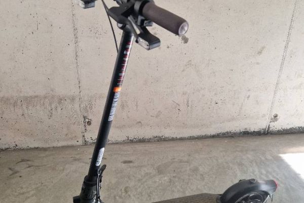 E-Roller neuwertig