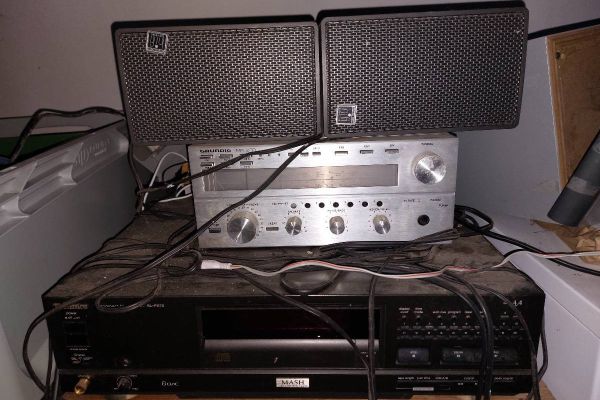 Verkaufe Stereoanlage mit CD Spieler und Boxen