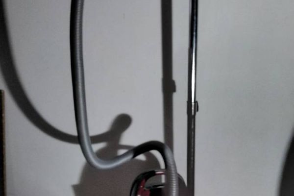 MIELE STAUBSAUGER CAT & DOG 2000 Watt