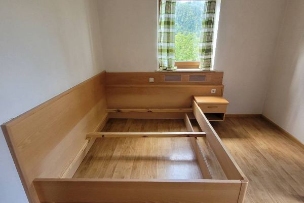 Doppelbett inkl. Nachtkästchen/Letto matrimoniale con comodino