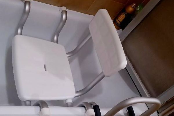 Badewannensitz und Einsteighilfe