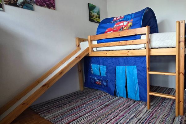 Hochbett mit Rutsche