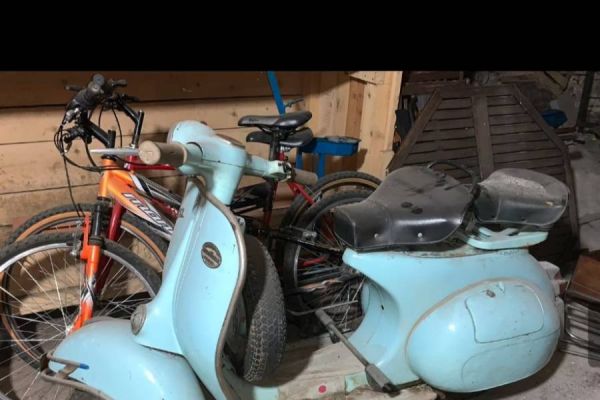 Altes Motorrad vespa