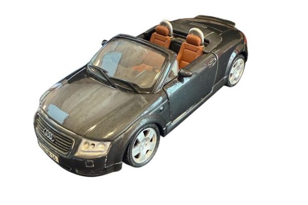Audi TT Roadster Modellauto 1:24 - Maisto, Cabrio, Sammlerstück