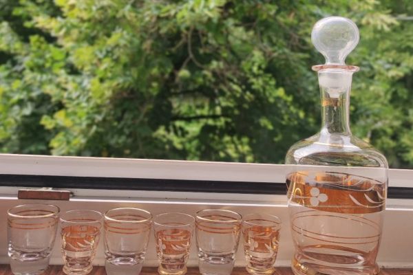 SET Schnapps/Likörflasche und Gläser