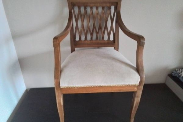 Biedermeier Stuhl in Nussholz