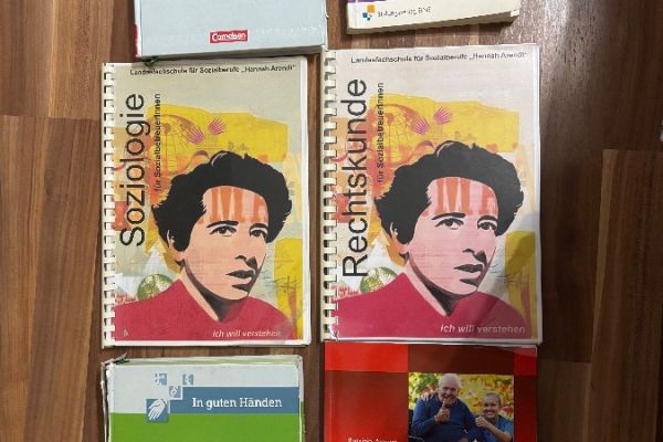Schulbücher "Hannah Arendt"