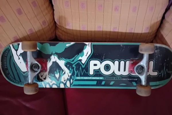 Skateboard! POWELL from Pro Skater Peralta official deck!