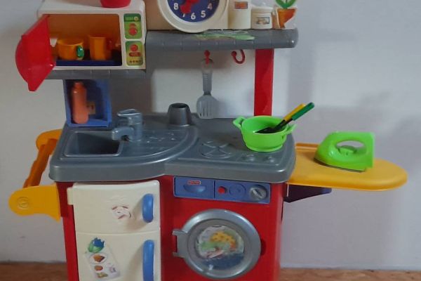 Spielküche günstig inklusive Geschirr, Bügelbrett uswabzugeben