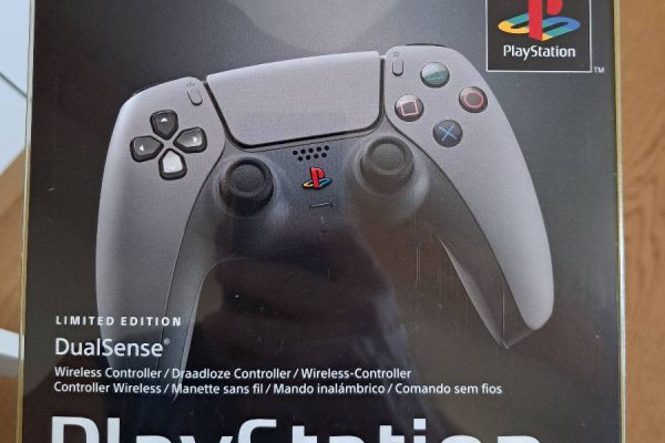 Playstation 5 30th anniversary controller