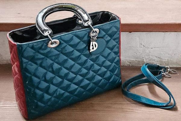 Dreifarbige Handtasche