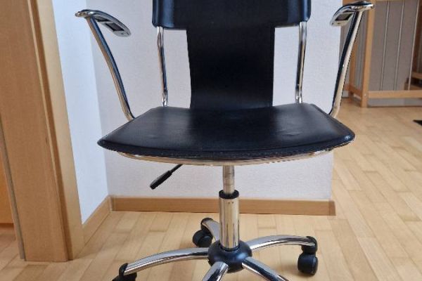 Verkaufe höhenverstellbaren Bürostuhl