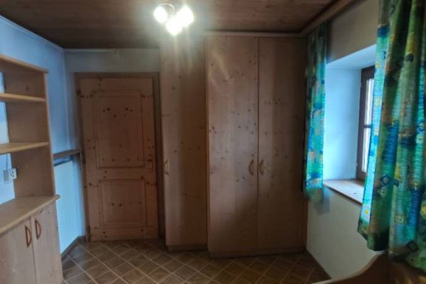 Verkaufe im Auftrag ein schönes, gut erhaltenes Jugendzimmer!
