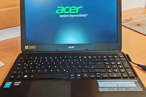 Laptop Acer E1 - 15.6 Zoll