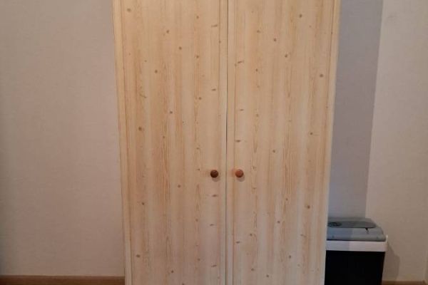 Kleiderschrank Holz günstig abzugeben