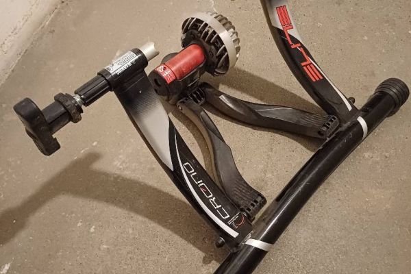 Rollentrainer Fahrrad zum Trockentraining