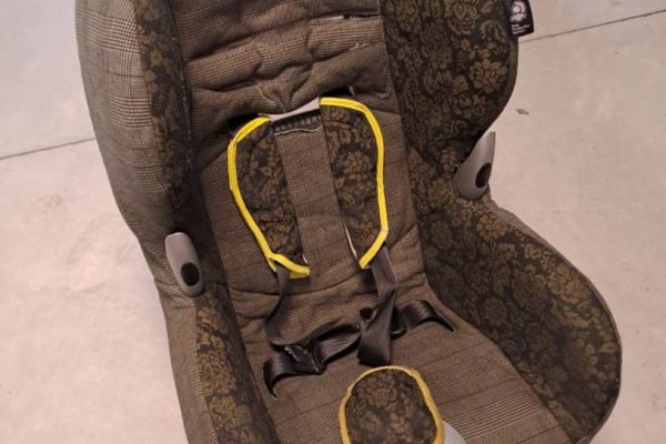 Autositz zu verschenken 9-18 kg