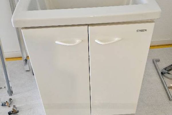 Keramikwaschtrog mit Unterbaukästchen (gebraucht)