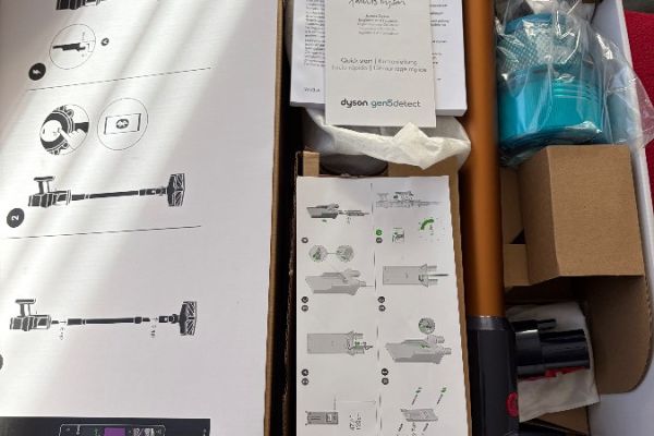Dyson 5 Detect 1 Monat alt zu verkaufen