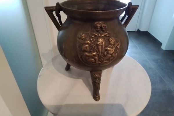 Großer Dreifußkessel